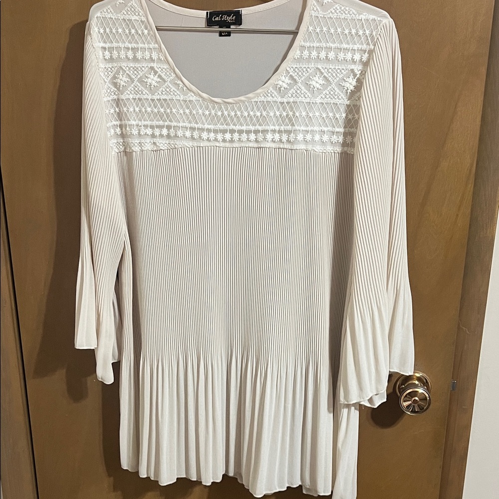 Chic Women's White Blouse with Lace Detail